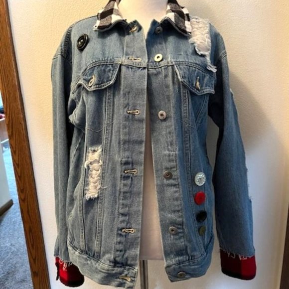 Women's Love Tree Denim distressed reworked embellished Denim Jacket size Small - Picture 3 of 8
